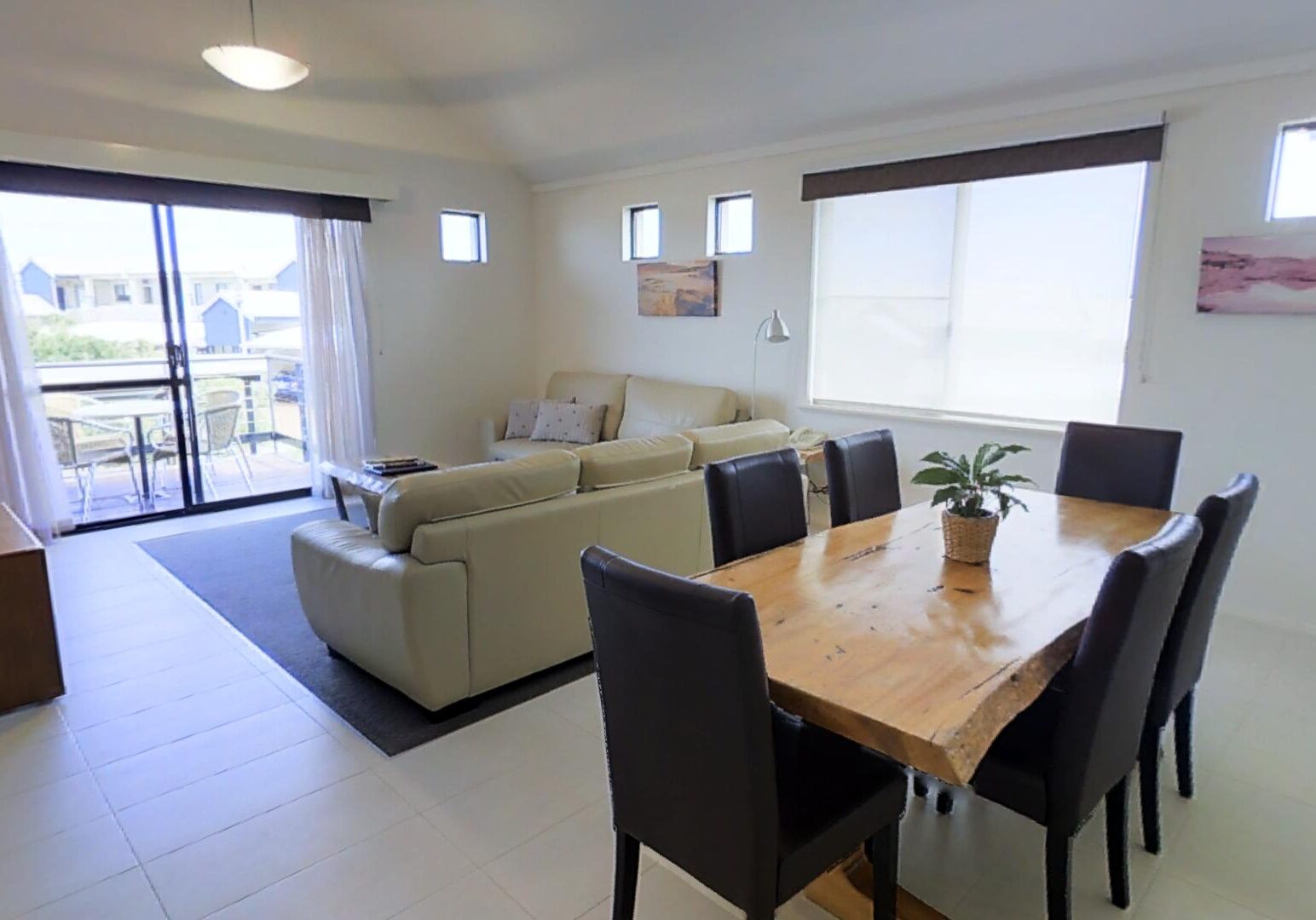 Lounge-dining